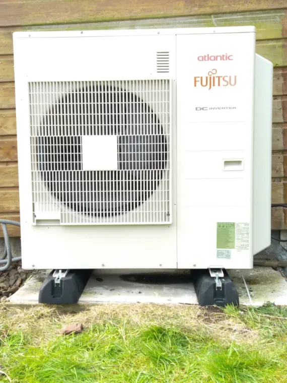 Installation et mise en service d'une climatisation réversible multi-splits , Rang-du-Fliers, C2L Pompe à Chaleur et Climatisation