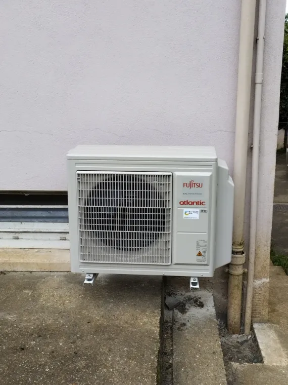 Installation et mise en service d'une climatisation réversible multi-splits, Rang-du-Fliers, C2L Pompe à Chaleur et Climatisation