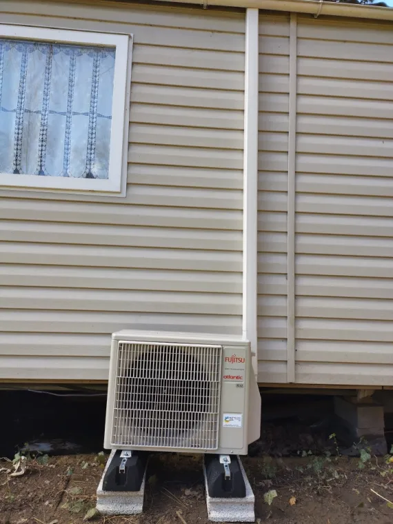Installation et mise en service d'une climatisation réversible sur un mobile-home , Rang-du-Fliers, C2L Pompe à Chaleur et Climatisation