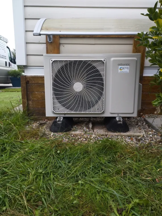 Installation de climatisation réversible pour un mobile home à VERTON, Rang-du-Fliers, C2L Pompe à Chaleur et Climatisation