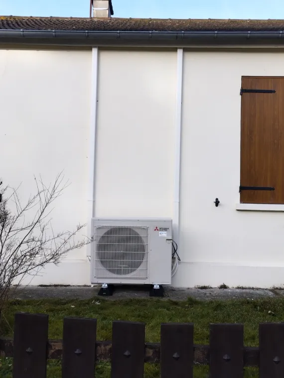 Installation de climatisation réversible MULTISPLIT à Chaumont en vexin, Rang-du-Fliers, C2L Pompe à Chaleur et Climatisation