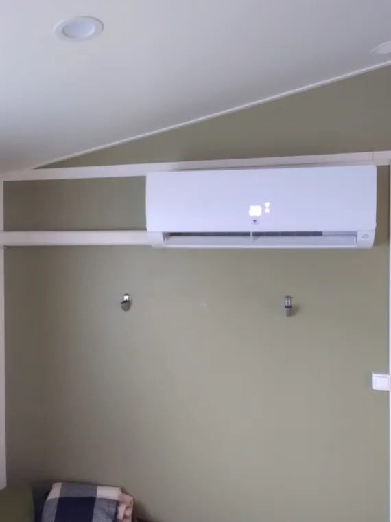 Installation et mise en service d'une climatisation réversible mono-split dans un mobile-home, Rang-du-Fliers, C2L Pompe à Chaleur et Climatisation