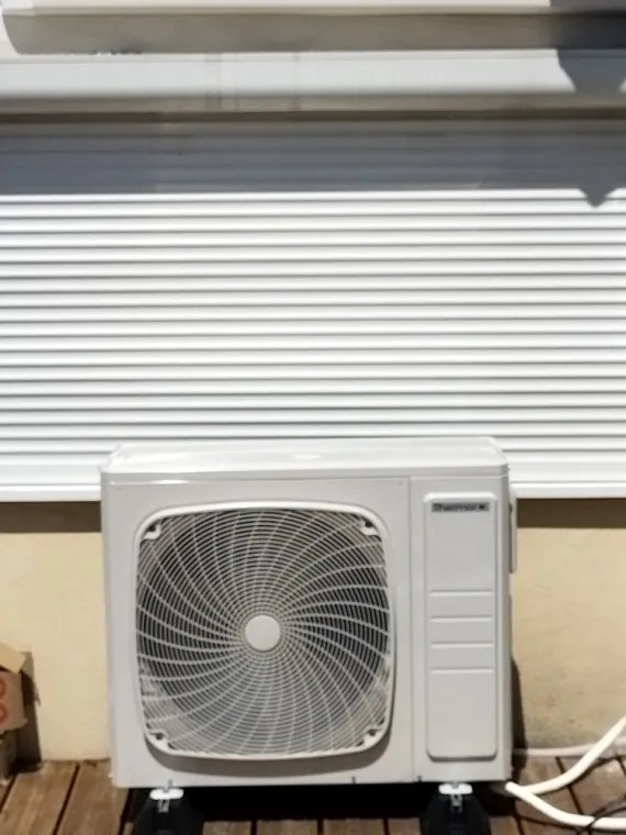 Installation et mise en service d'une climatisation réversible THERMOR multi-split, Rang-du-Fliers, C2L Pompe à Chaleur et Climatisation