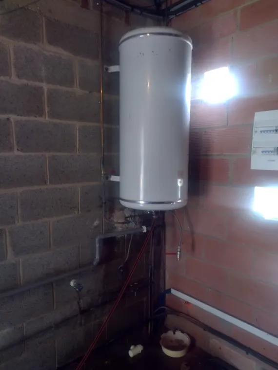 Remplacement d'un ballon d'eau chaude électrique par un ballon thermodynamique THERMOR à FORT-MAHON, Rang-du-Fliers, C2L Pompe à Chaleur et Climatisation