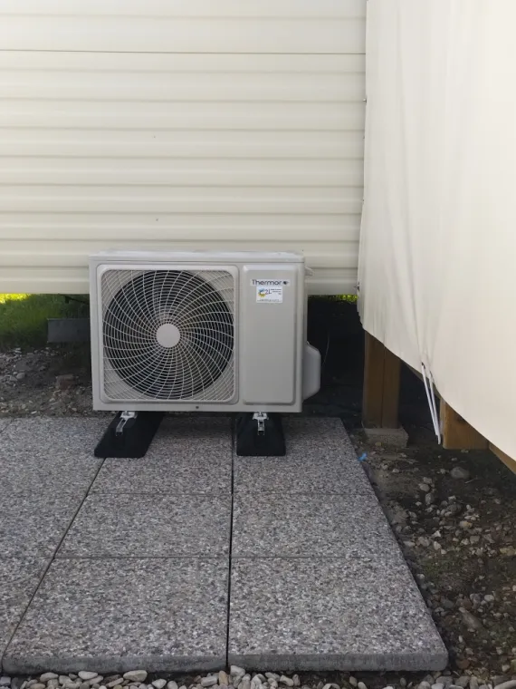 Installation et mise en service d'une climatisation réversible THERMOR  Niseko sur un mobile-home à BERCK SUR MER, Rang-du-Fliers, C2L Pompe à Chaleur et Climatisation