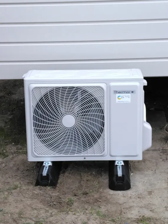 Installation et mise en service d'une climatisation réversible THERMOR Niseko dans un mobile-home à BERCK, Rang-du-Fliers, C2L Pompe à Chaleur et Climatisation