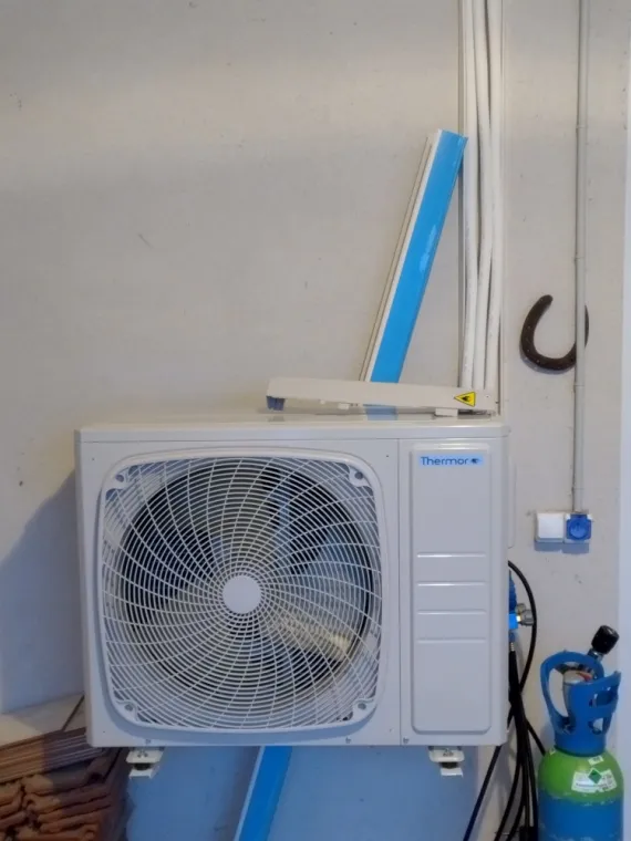 Installation et mise en service d'une climatisation réversible multi-splits THERMOR dans pavillon à BERCK, Rang-du-Fliers, C2L Pompe à Chaleur et Climatisation