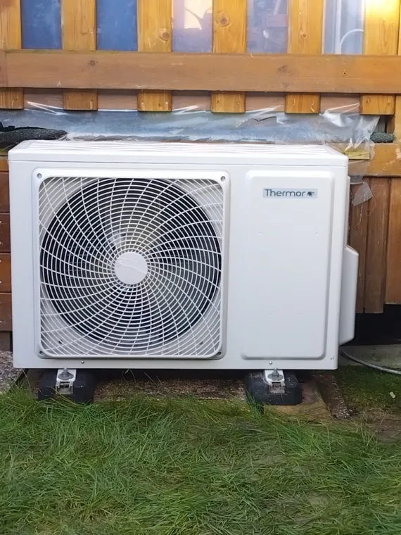 Installation et mise en service d'une climatisation réversible THERMOR Niseko dans un mobile-home à BERCK, Rang-du-Fliers, C2L Pompe à Chaleur et Climatisation