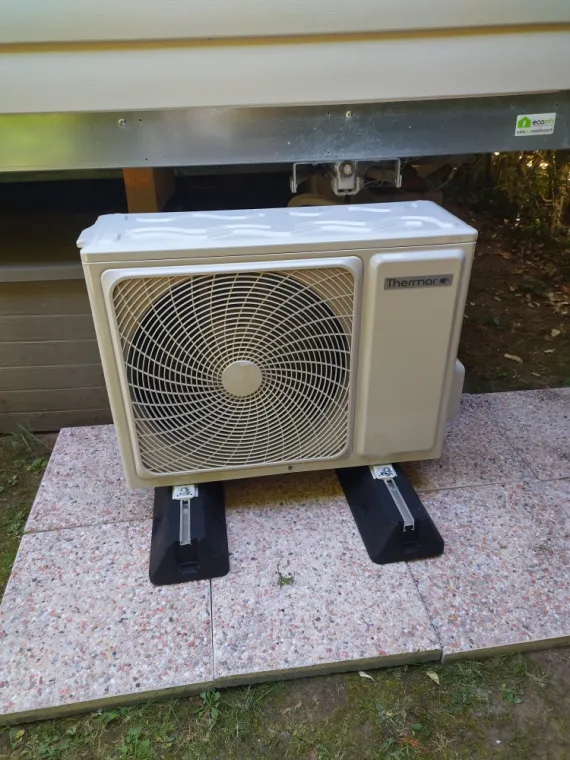 Installation et mise en service d'une climatisation réversible THERMOR Niseko dans un mobile-home à CONCHIL-LE-TEMPLE, Rang-du-Fliers, C2L Pompe à Chaleur et Climatisation