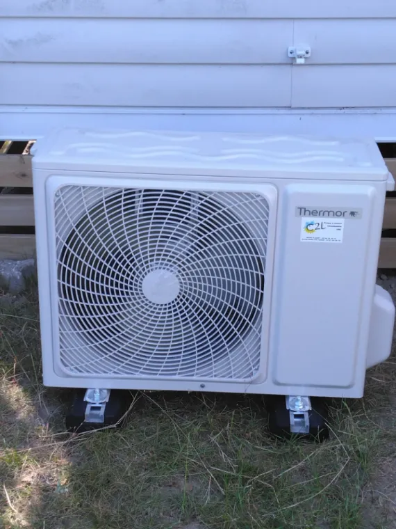 Installation et mise en service d'une climatisation réversible THERMOR Niseko dans un mobile-home à VERTON, Rang-du-Fliers, C2L Pompe à Chaleur et Climatisation