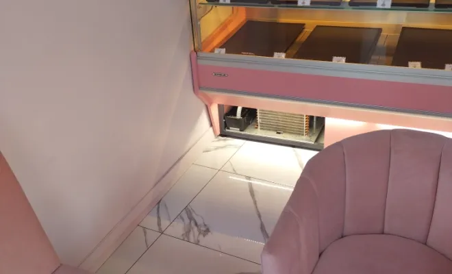 Dépannage d'une vitrine réfrigérée chez HOME DONUTS à GISORS, Rang-du-Fliers, C2L Pompe à Chaleur et Climatisation