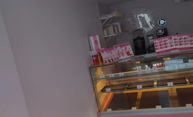 Dépannage d'une vitrine réfrigérée chez HOME DONUTS à GISORS, Rang-du-Fliers, C2L Pompe à Chaleur et Climatisation