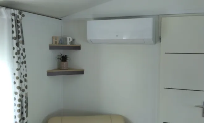 Installation et mise en service d'une climatisation réversible THERMOR Niseko dans un mobile-home à RANG-DU-FLIERS, Rang-du-Fliers, C2L Pompe à Chaleur et Climatisation