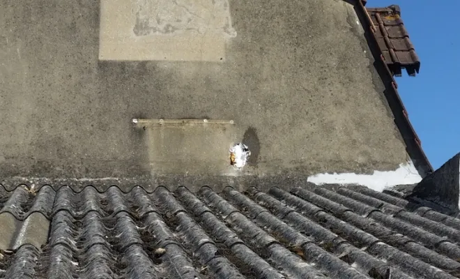retrait de l'ensemble du matériel en panne du pignon du pavillon